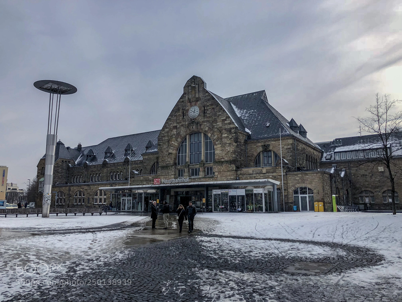 Apple iPhone 8 Plus sample photo. Aachen hauptbahnhof photography