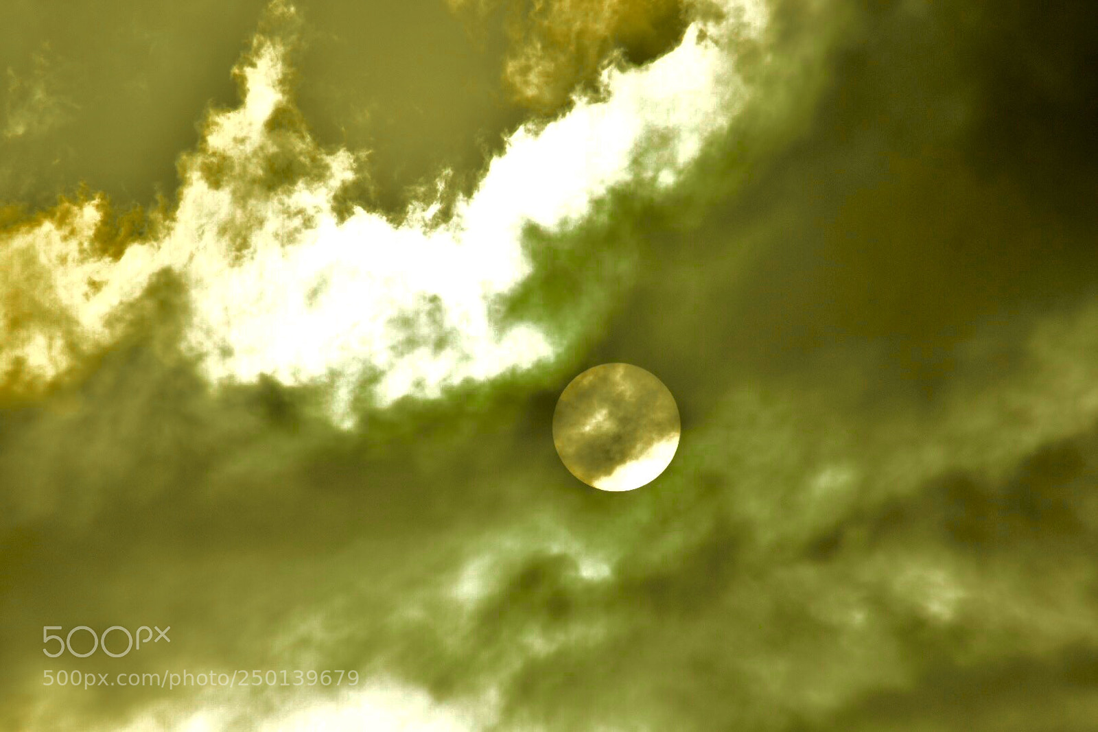 Nikon D7200 sample photo. Sunrise surrounded by clouds photography