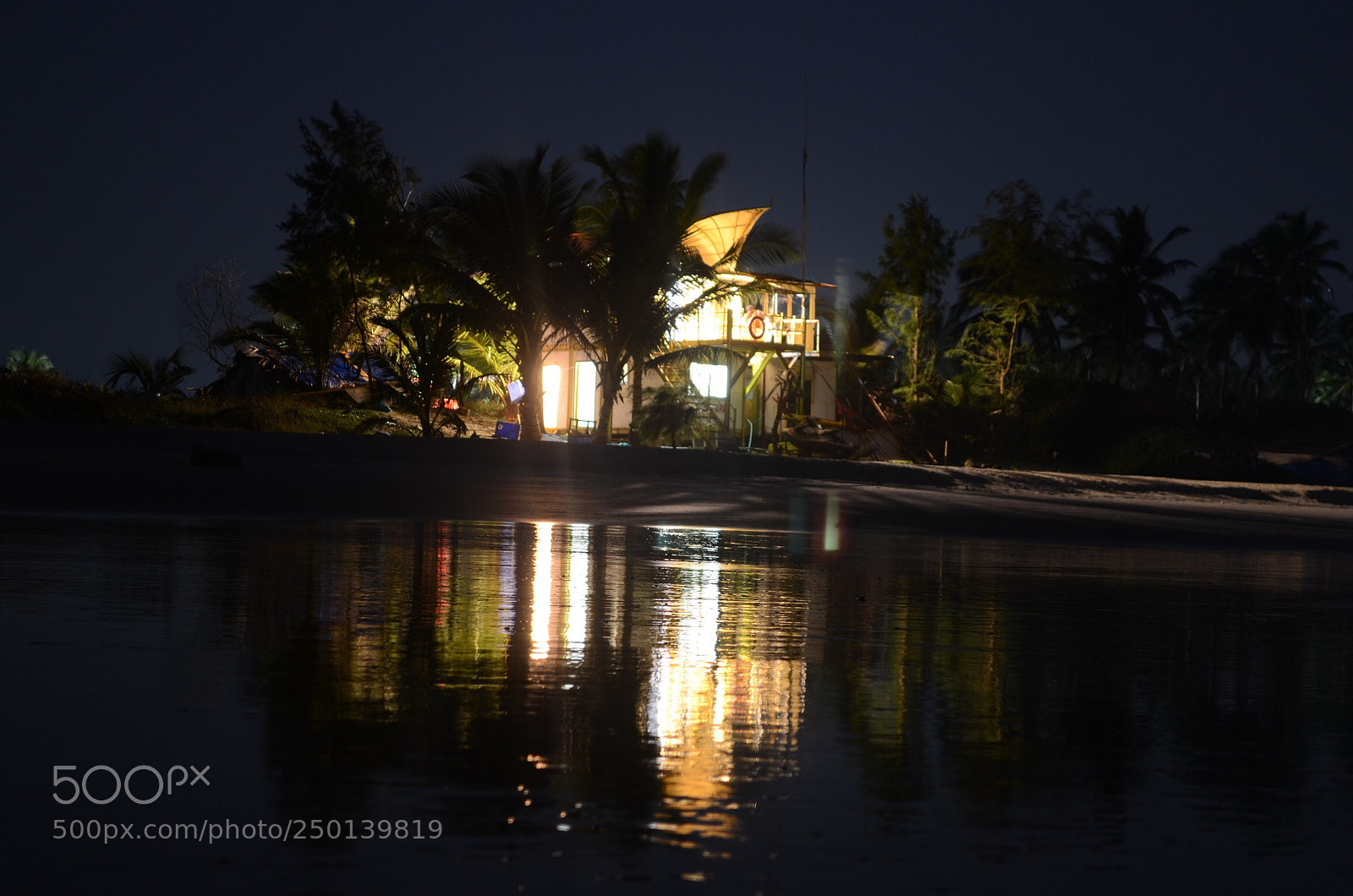 Nikon D5100 sample photo. Lifeguard hut photography