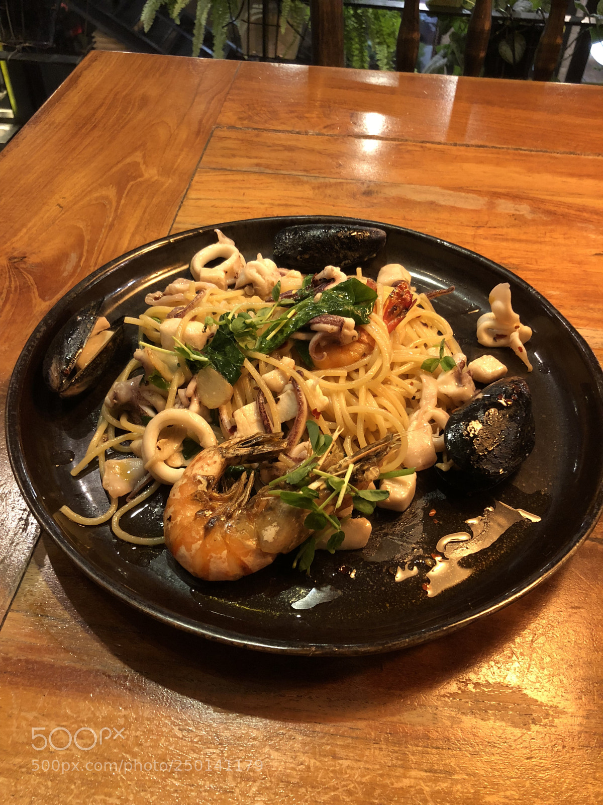 Apple iPhone X sample photo. Seafood aglio olio photography