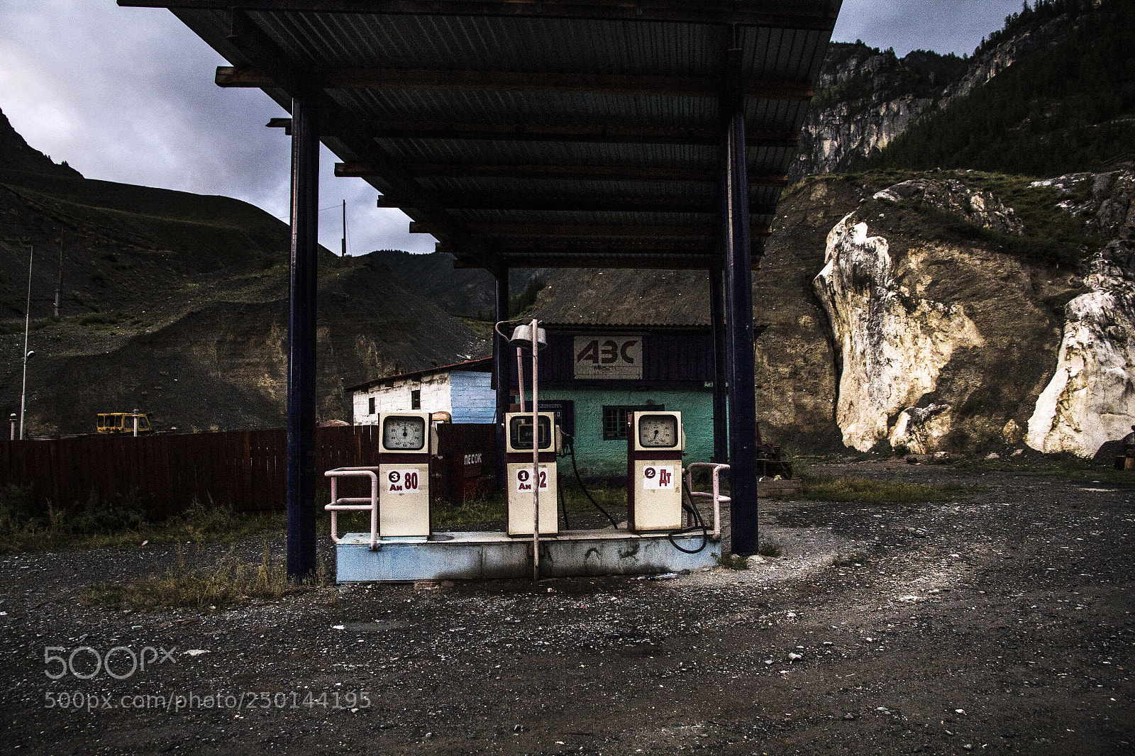 Canon EOS 60D sample photo. Petrol station on the photography