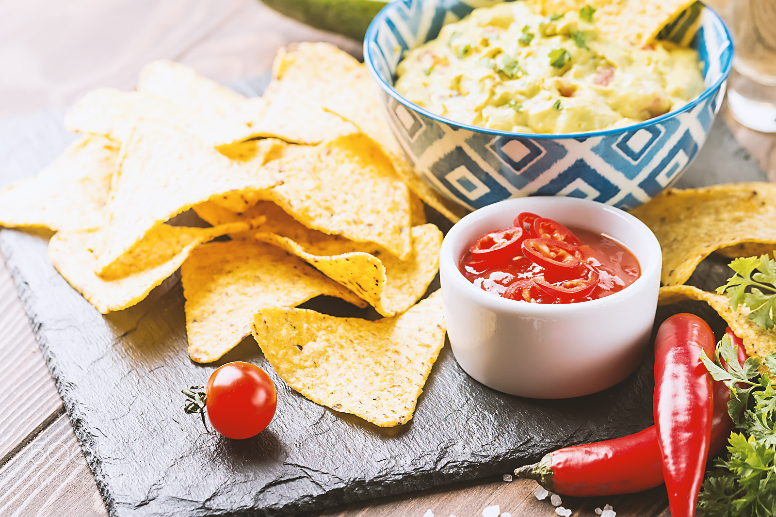 Canon EOS 70D sample photo. Mexican nachos with guacamole photography