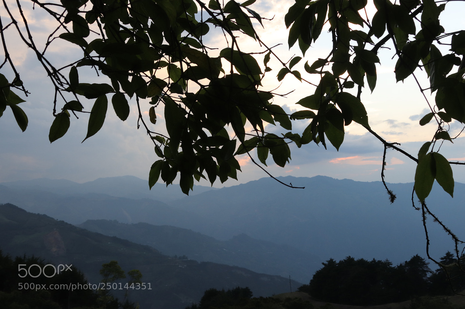 Canon EOS 77D (EOS 9000D / EOS 770D) sample photo. Montañas photography