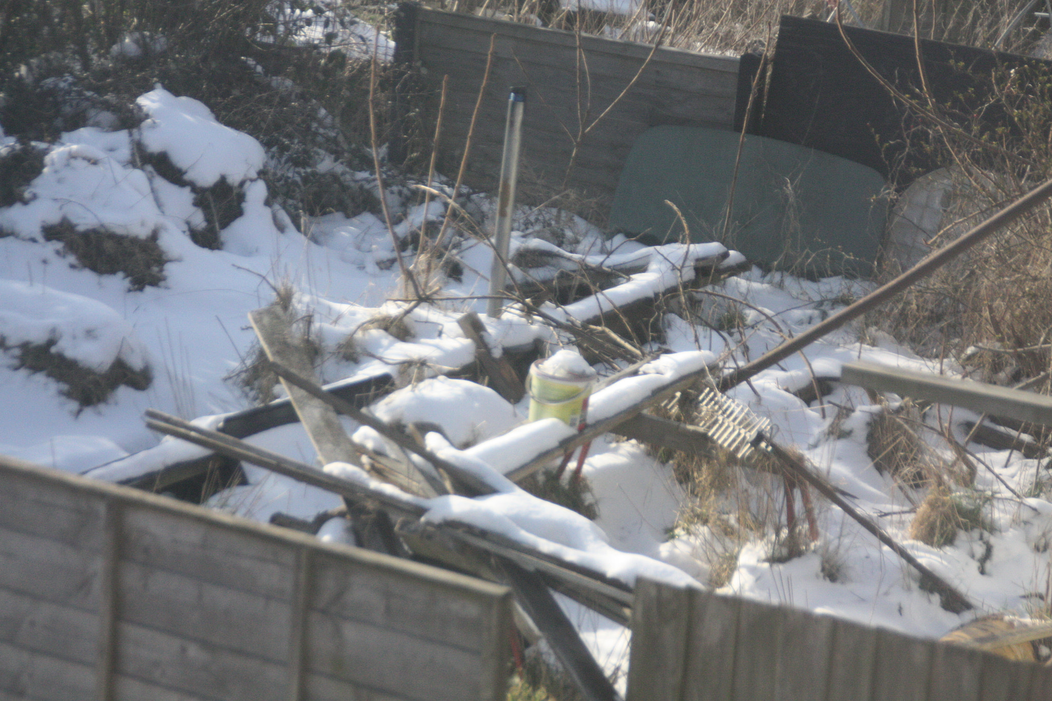 Canon EOS 450D (EOS Rebel XSi / EOS Kiss X2) sample photo. Scrap snow photography