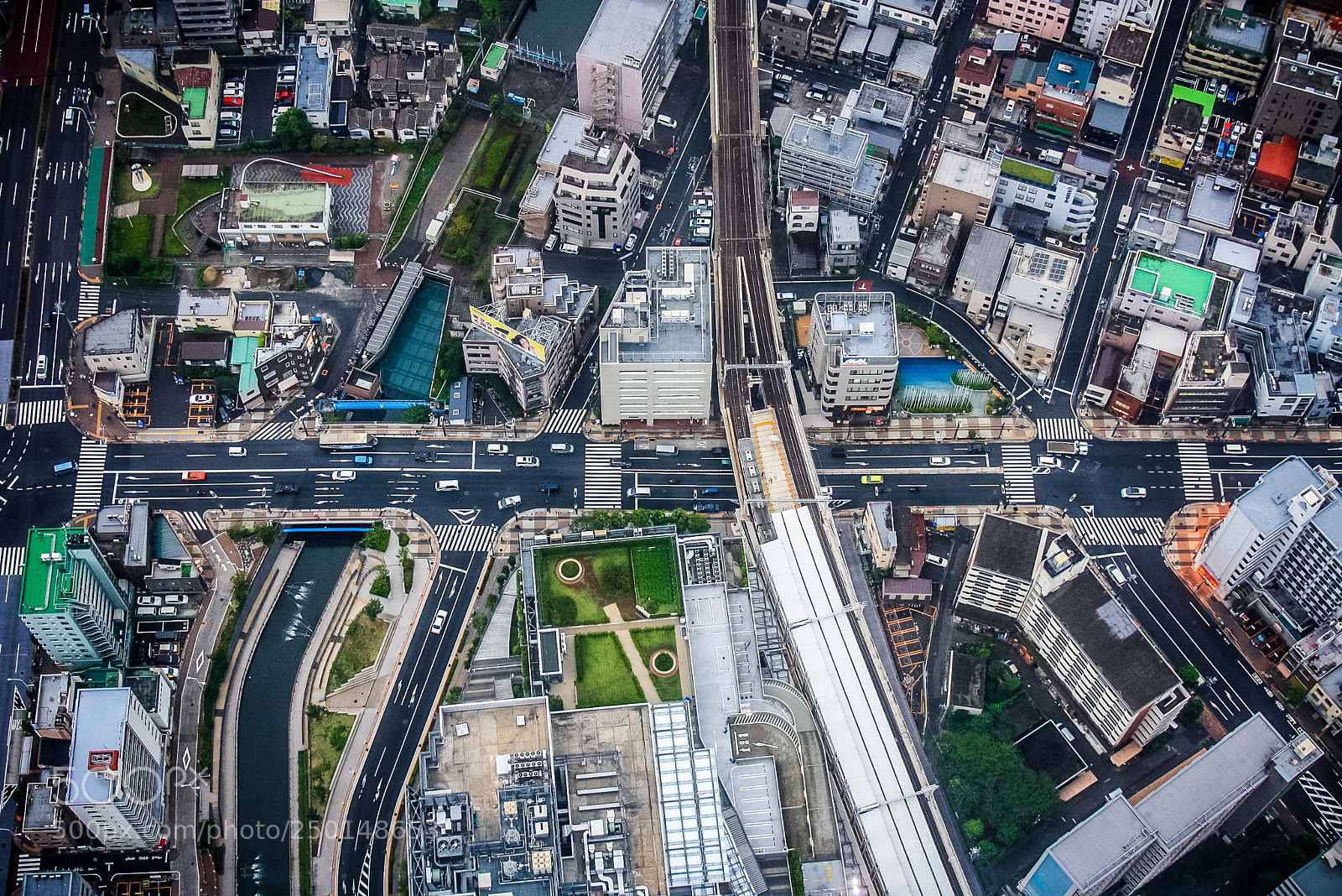 Canon EOS 1000D (EOS Digital Rebel XS / EOS Kiss F) sample photo. Looking down from tokyo photography
