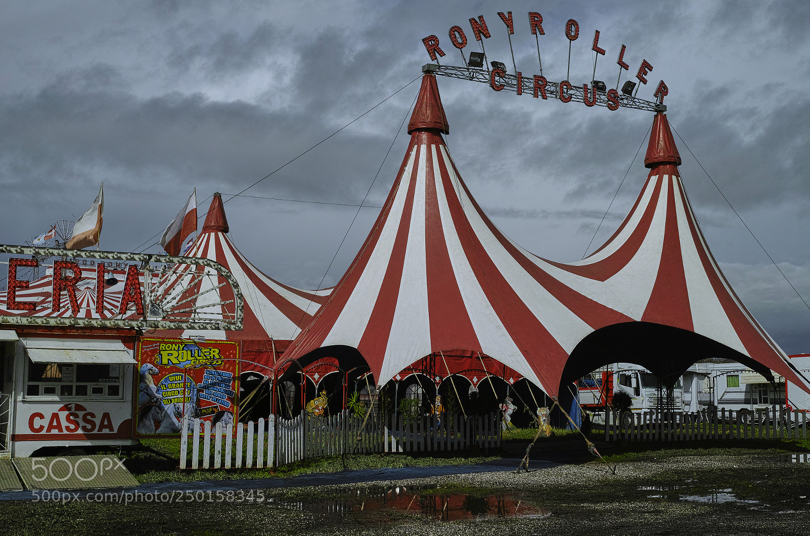Sigma DP2 Merrill sample photo. Ronyroller circus photography