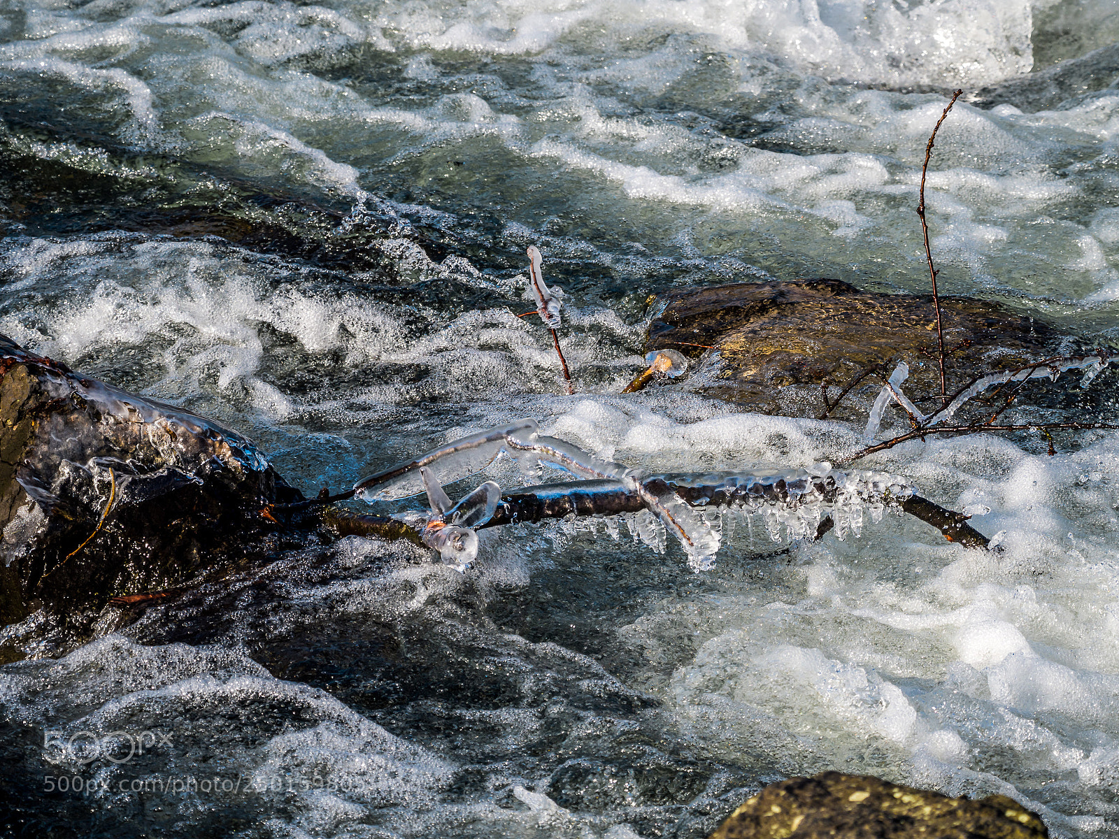 Olympus OM-D E-M10 sample photo. Icy floods - eisige photography