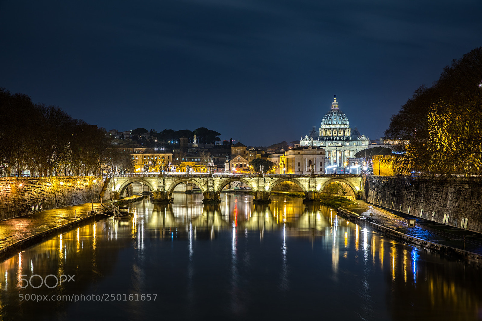 Canon EOS 5D Mark IV sample photo. St. peter's basilica and photography