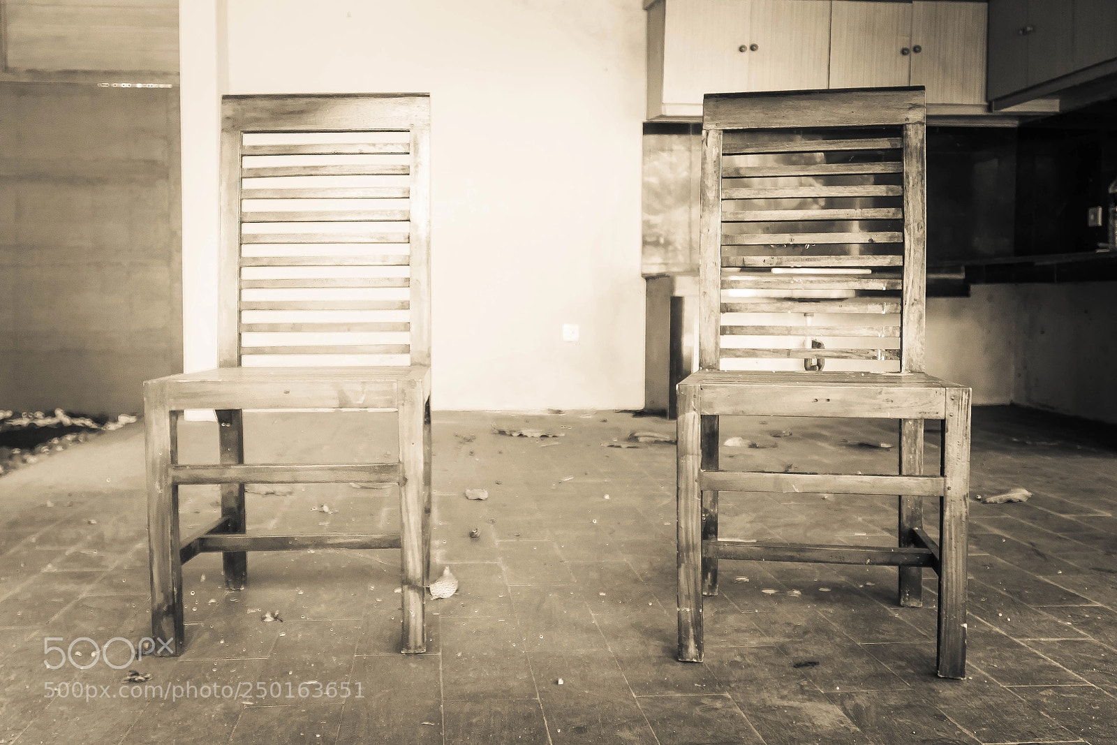 Canon EOS 600D (Rebel EOS T3i / EOS Kiss X5) sample photo. Empty chairs photography