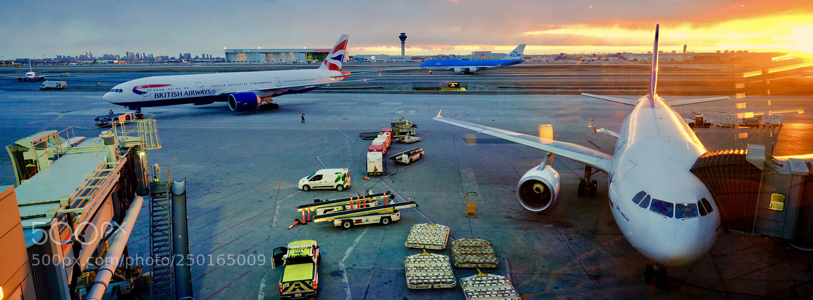 Fujifilm GFX 50S sample photo. Toronto person airport  photography
