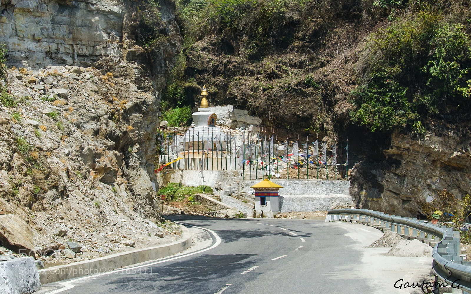 Nikon D7000 sample photo. Prayers at every turn photography