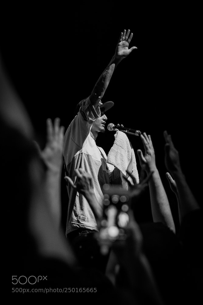 Nikon D3400 sample photo. Hands'up photography