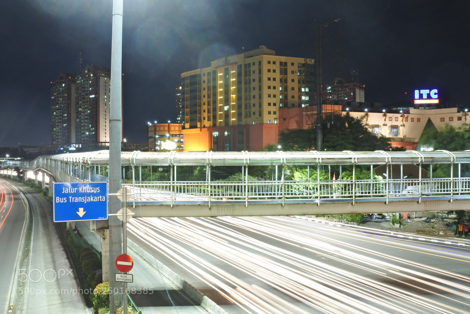 Nikon 1 J5 sample photo. Trail of lights photography