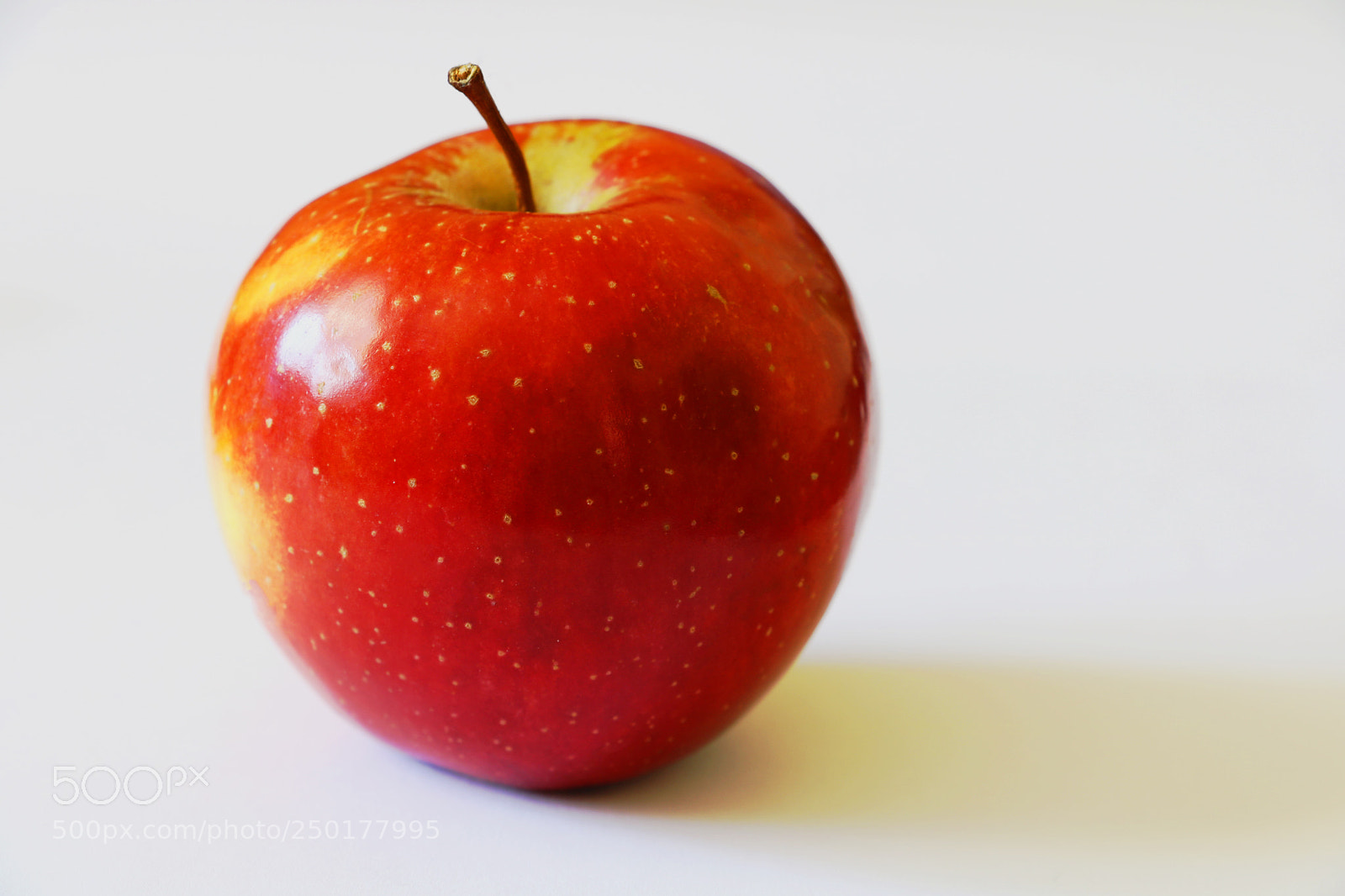 Canon EOS 750D (EOS Rebel T6i / EOS Kiss X8i) sample photo. Red delicious apple photography