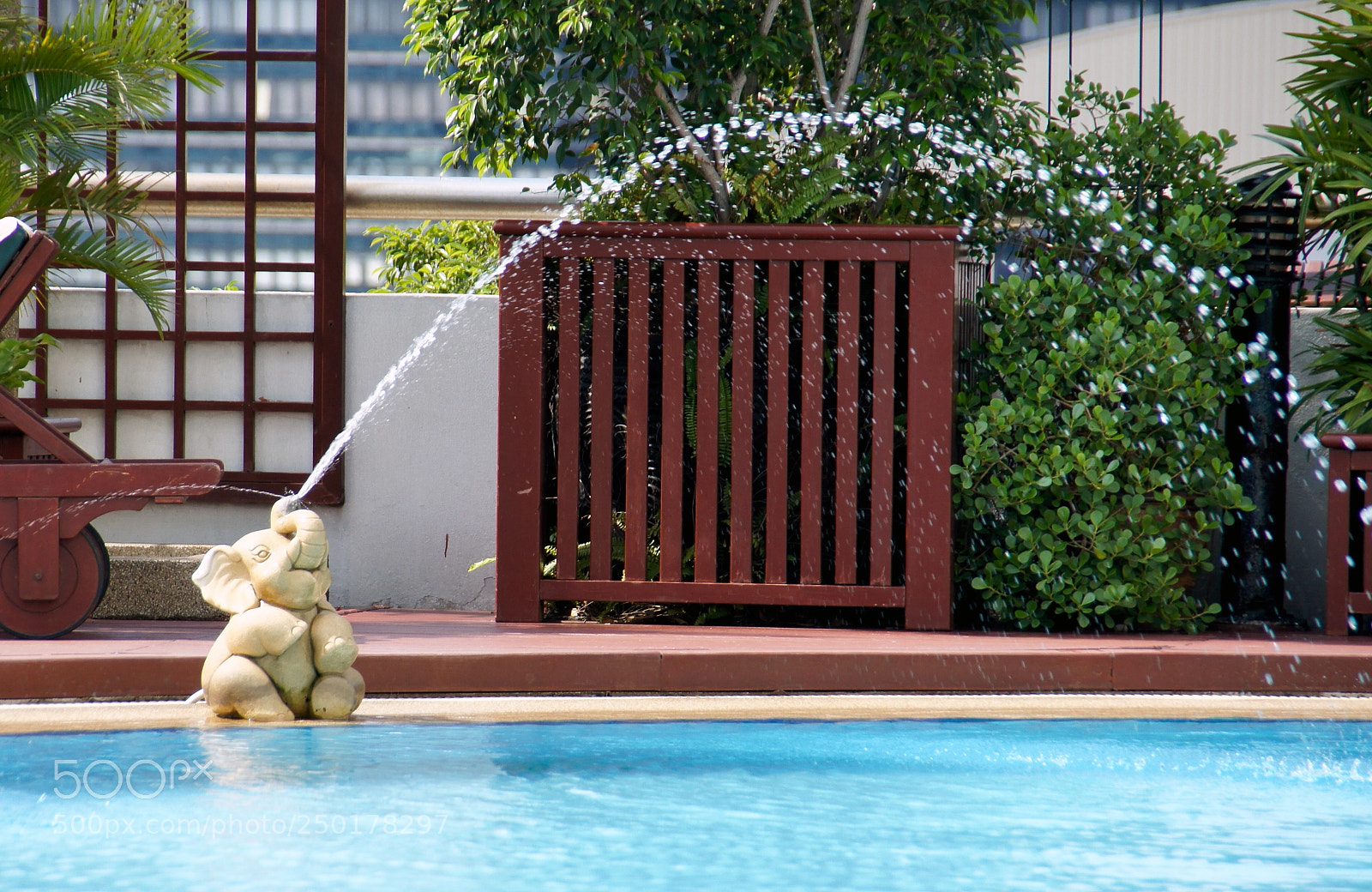 Sony SLT-A33 sample photo. Fountain in a pool photography