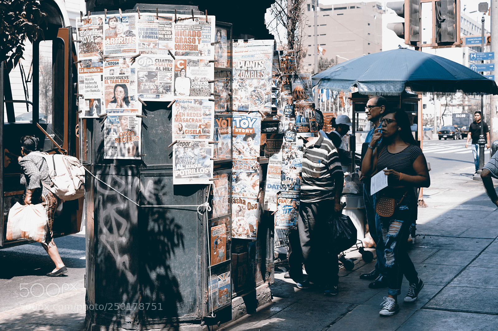 Sony a7 II sample photo. Street shot, lima, peru photography