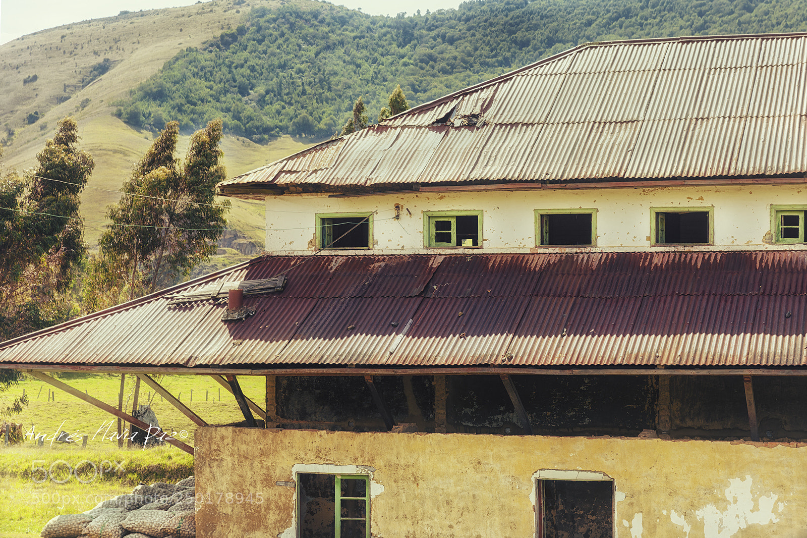 Canon EOS 5D Mark II sample photo. Old station. photography