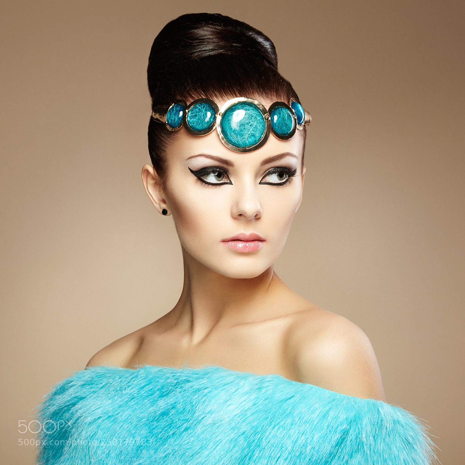 Canon EOS 5D Mark II sample photo. Glamour women in fur photography