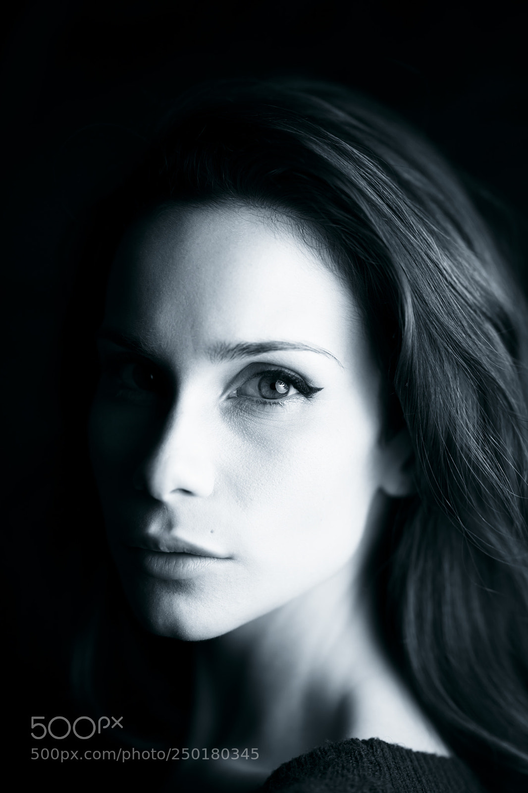 Canon EOS 6D Mark II sample photo. Portrait photography
