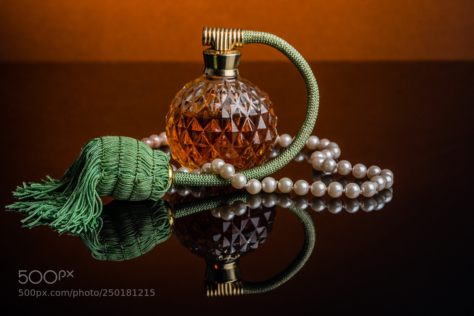 Nikon D7200 sample photo. A woman's perfume tells photography