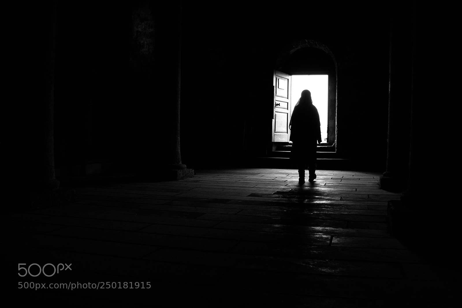 Canon EOS 550D (EOS Rebel T2i / EOS Kiss X4) sample photo. Girl in light photography