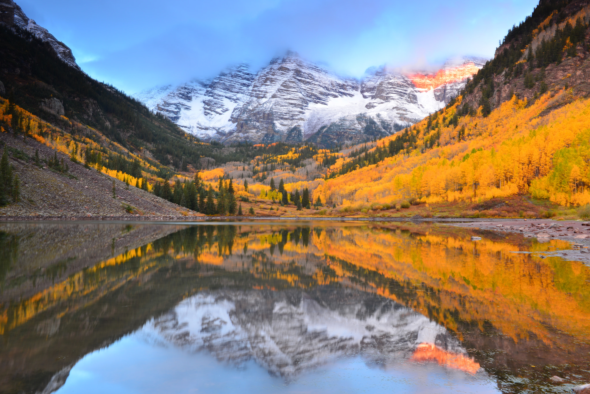 Nikon AF-S Nikkor 24-70mm F2.8G ED sample photo. Maroon bells fall sunrise photography