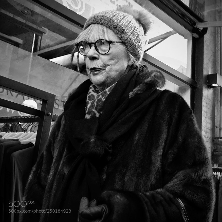Fujifilm X-Pro2 sample photo. Friday shopper 3 photography
