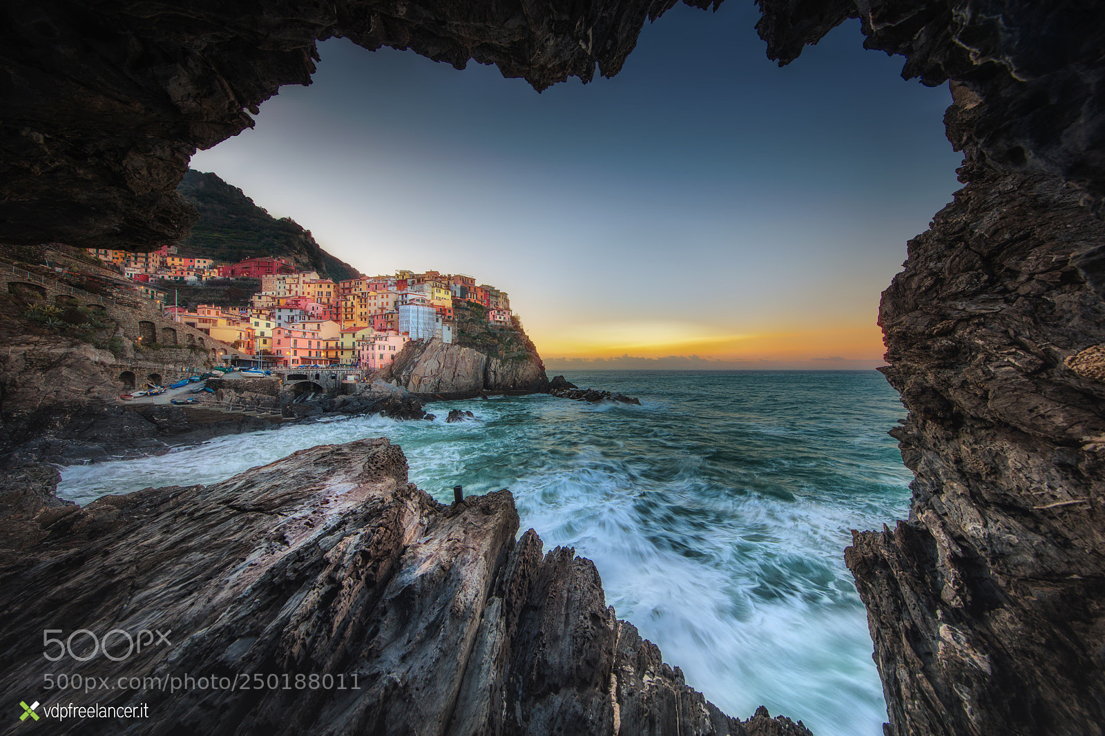 Canon EOS 5DS sample photo. Sunrise in manarola photography