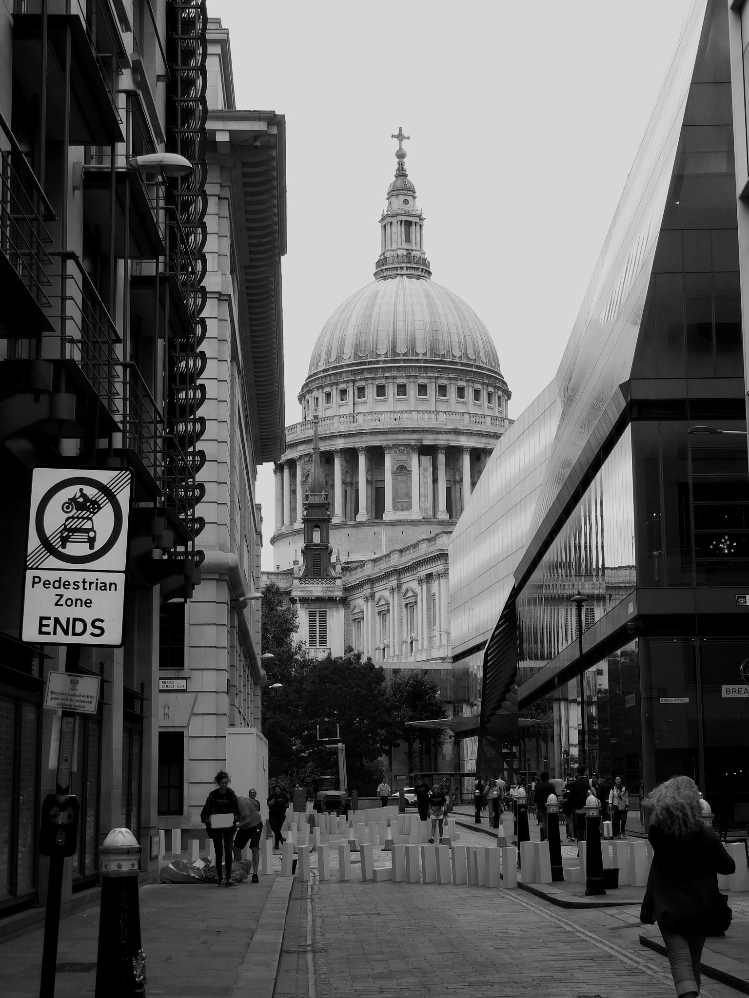 Nikon Coolpix S7000 sample photo. Street life, london photography
