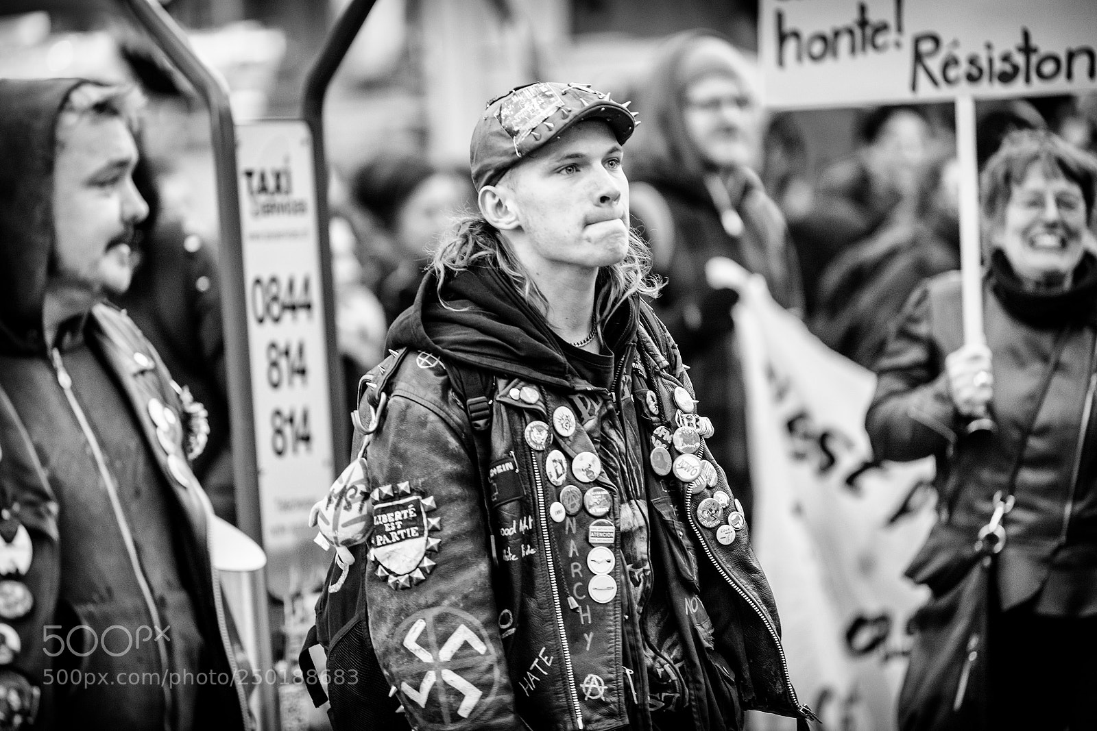 Nikon D5 sample photo. Manifestation contre le sommet photography