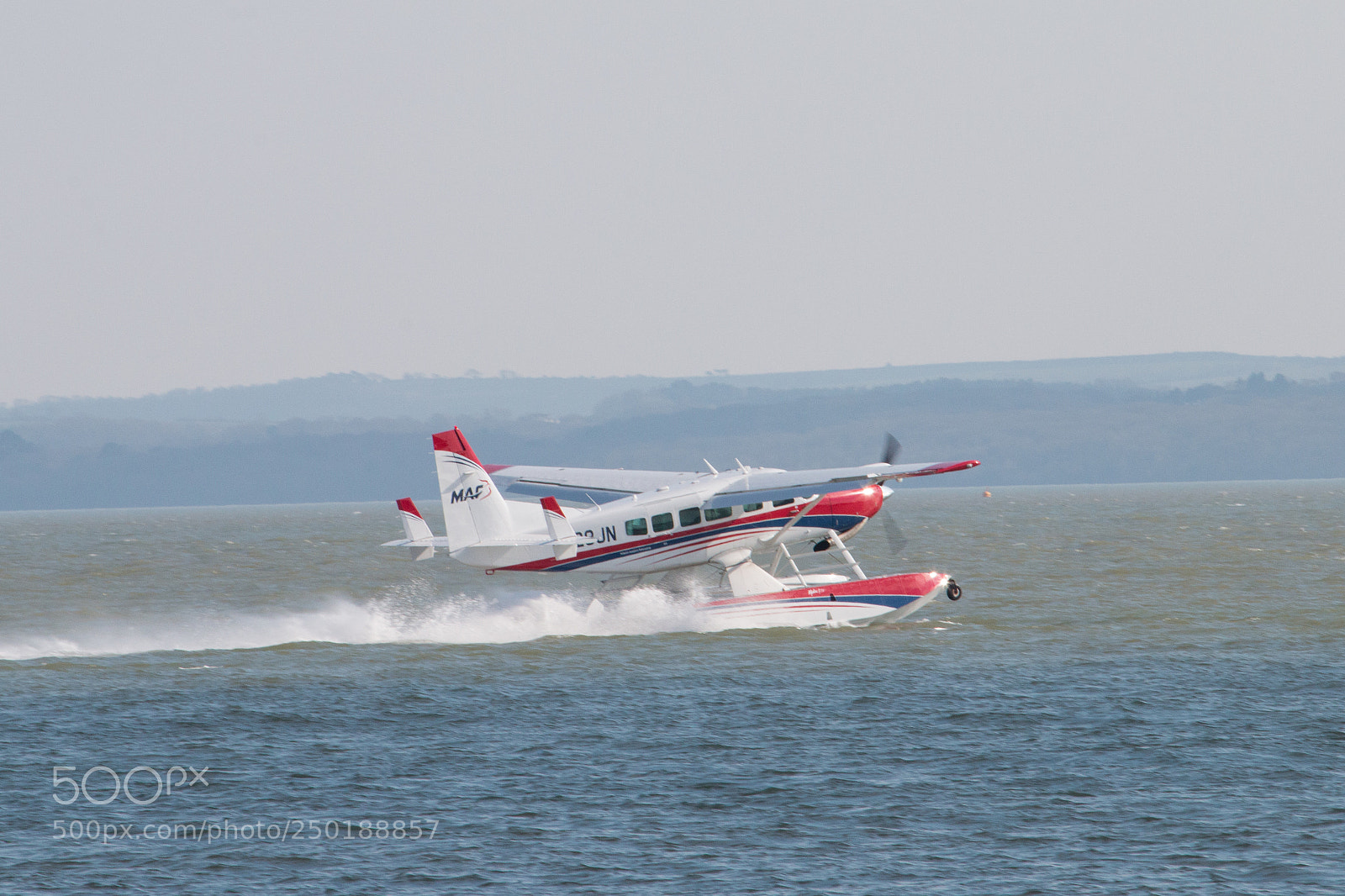 Canon EOS 70D sample photo. Cessna floatplane, take-off photography