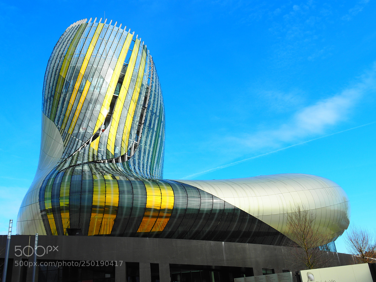 Olympus OM-D E-M5 II sample photo. Cité du vin, bordeaux photography