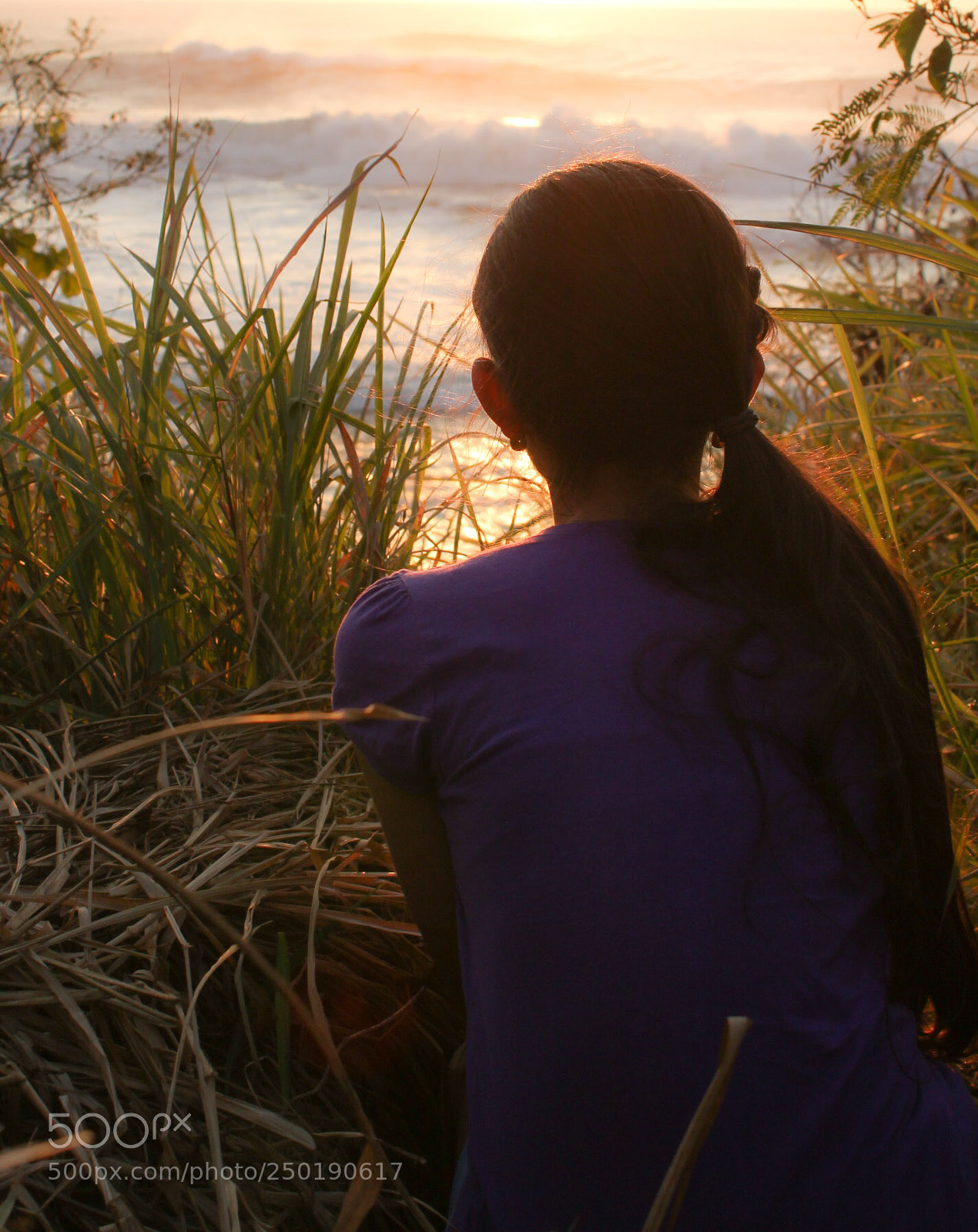 Canon EOS 1200D (EOS Rebel T5 / EOS Kiss X70 / EOS Hi) sample photo. Girl enjoying the beach photography