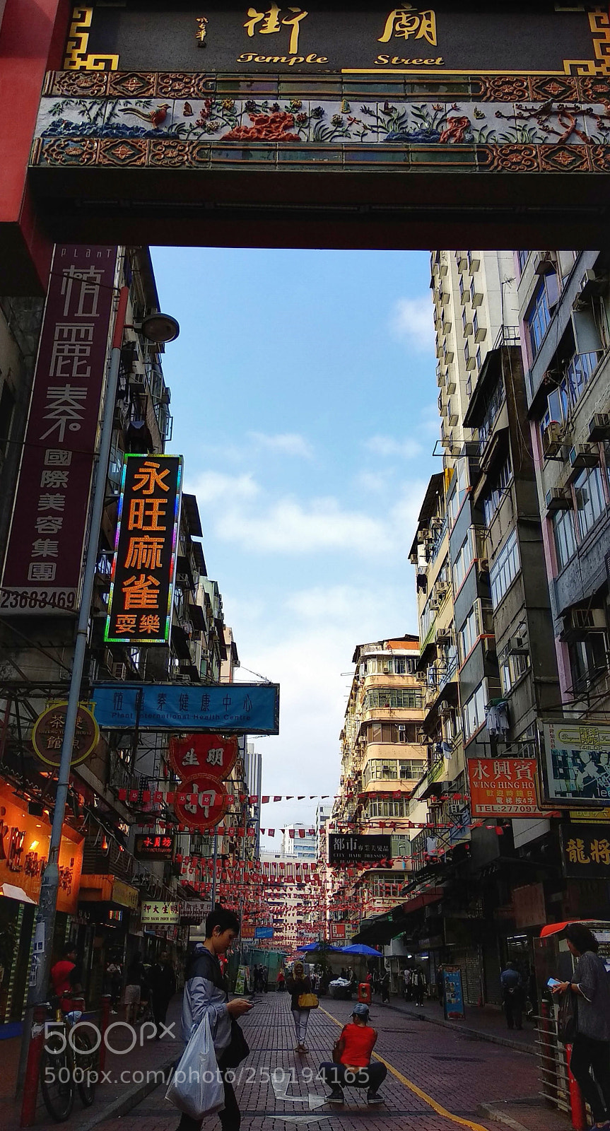 Xiaomi Mi A1 sample photo. Temple street photography