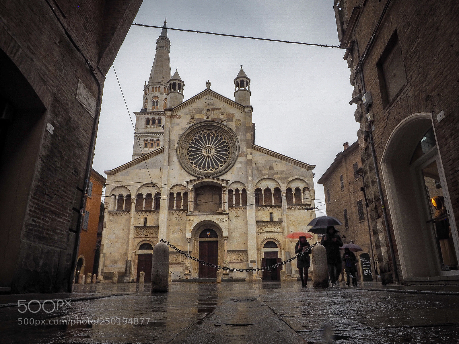 Olympus OM-D E-M10 sample photo. Duomo di modena photography