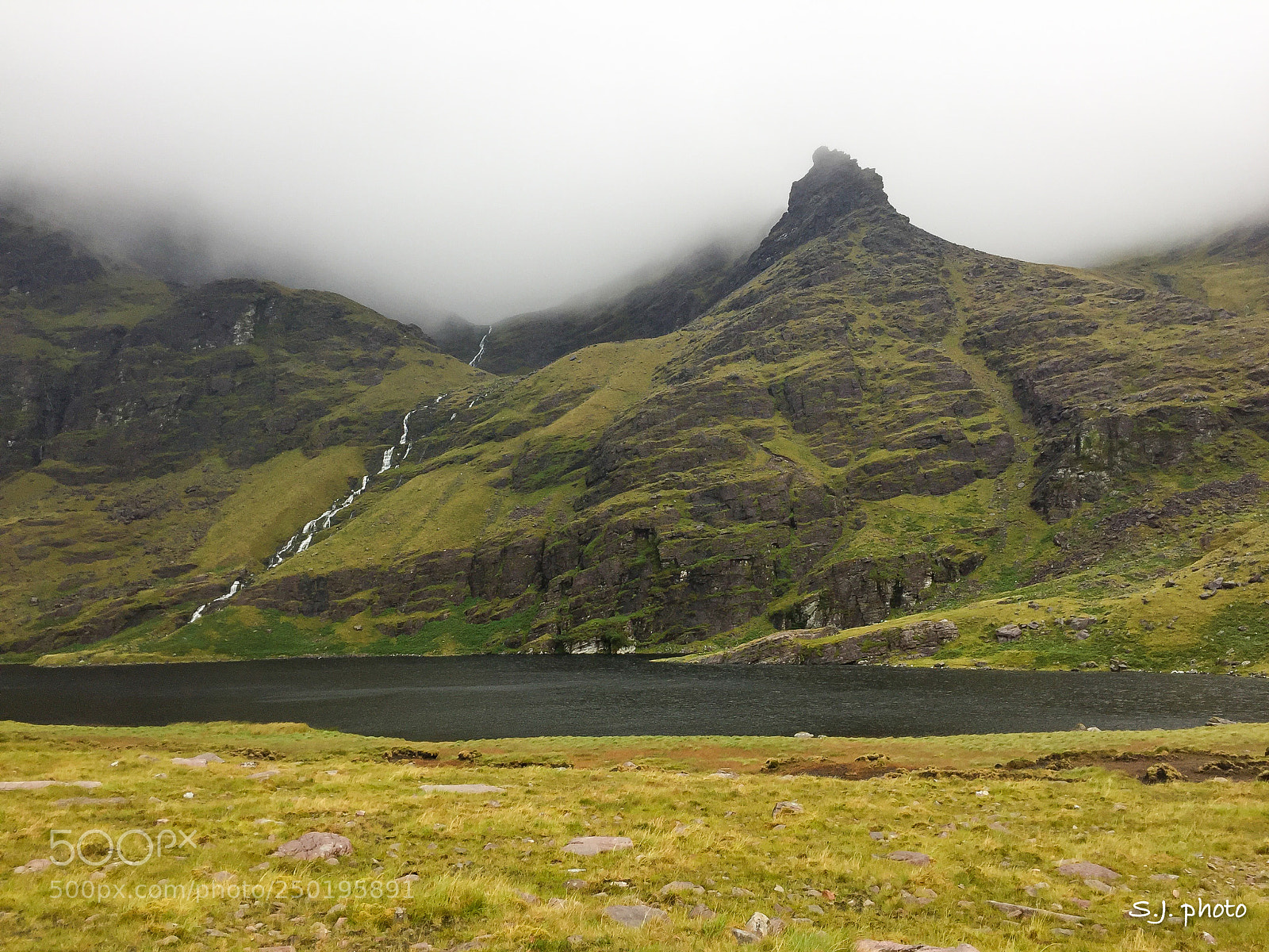 Apple iPhone 6 sample photo. Mountain in the fog photography