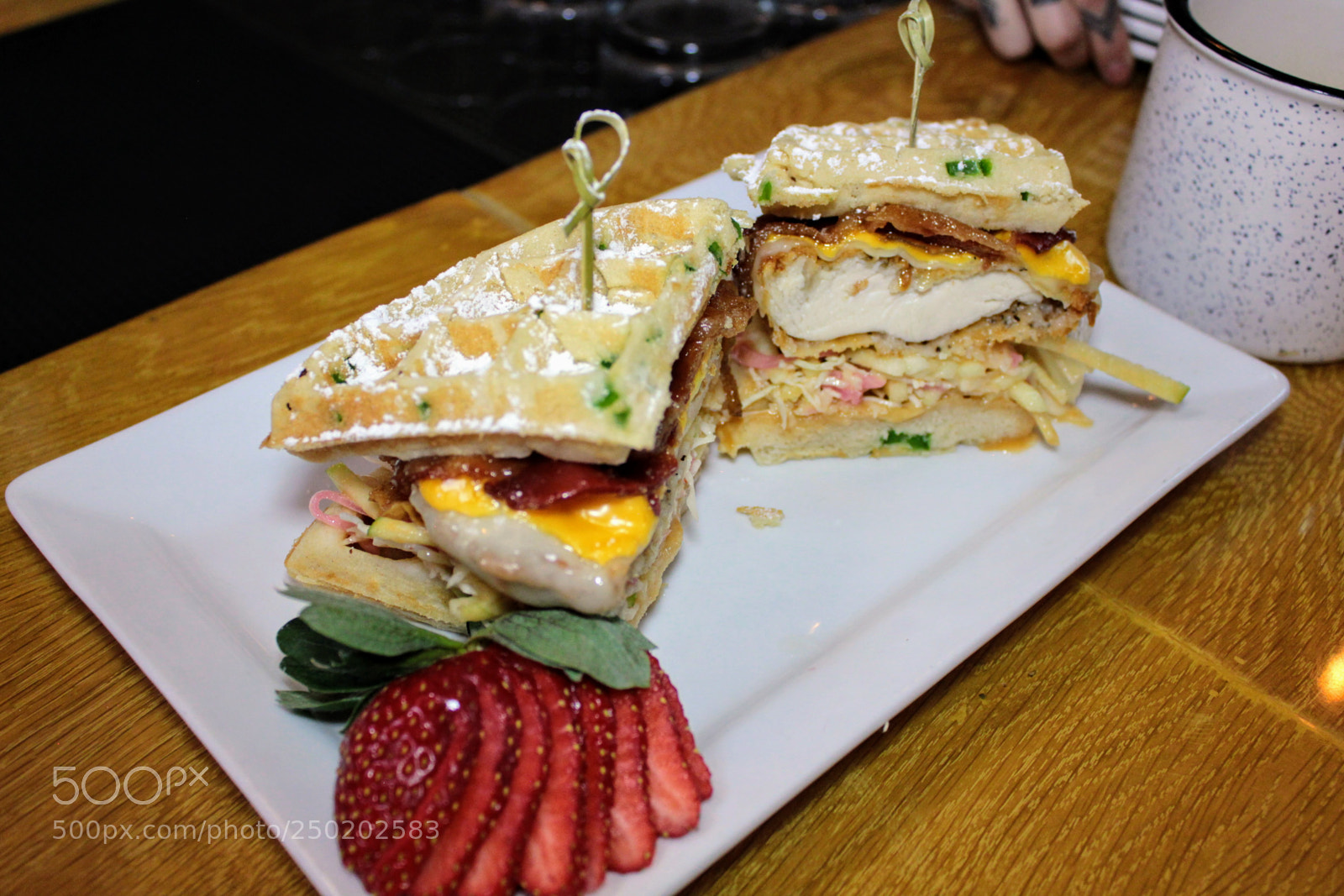 Canon EOS 550D (EOS Rebel T2i / EOS Kiss X4) sample photo. Burgers, steveo's photography