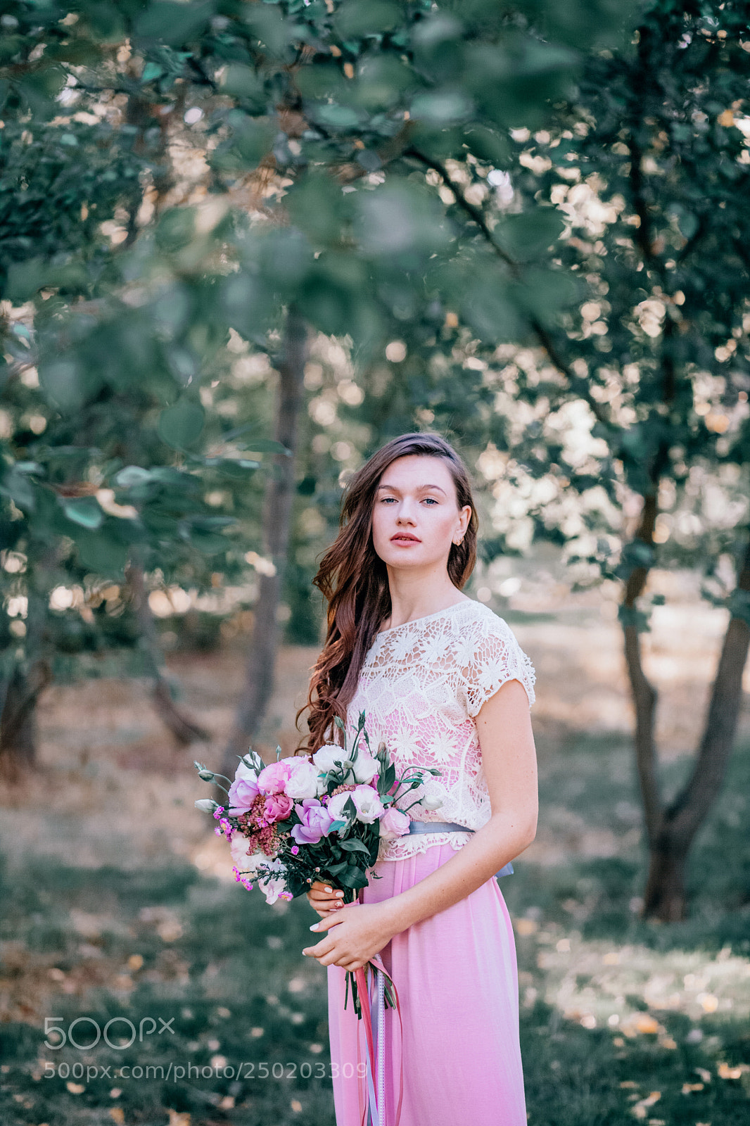 Canon EOS 5D Mark II sample photo. Girl with a bouquet photography
