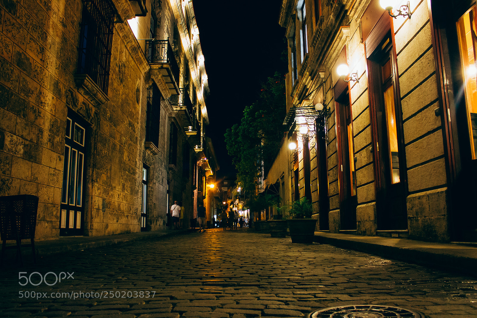 Canon EOS 550D (EOS Rebel T2i / EOS Kiss X4) sample photo. Havana in the night photography