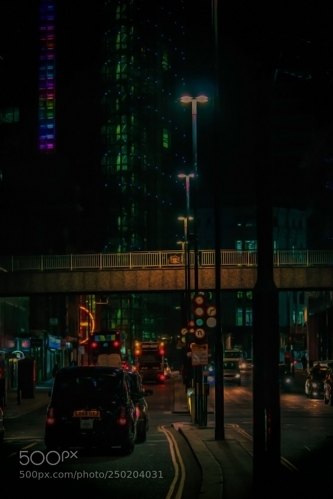 Canon EOS 200D (EOS Rebel SL2 / EOS Kiss X9) sample photo. Night street in london photography