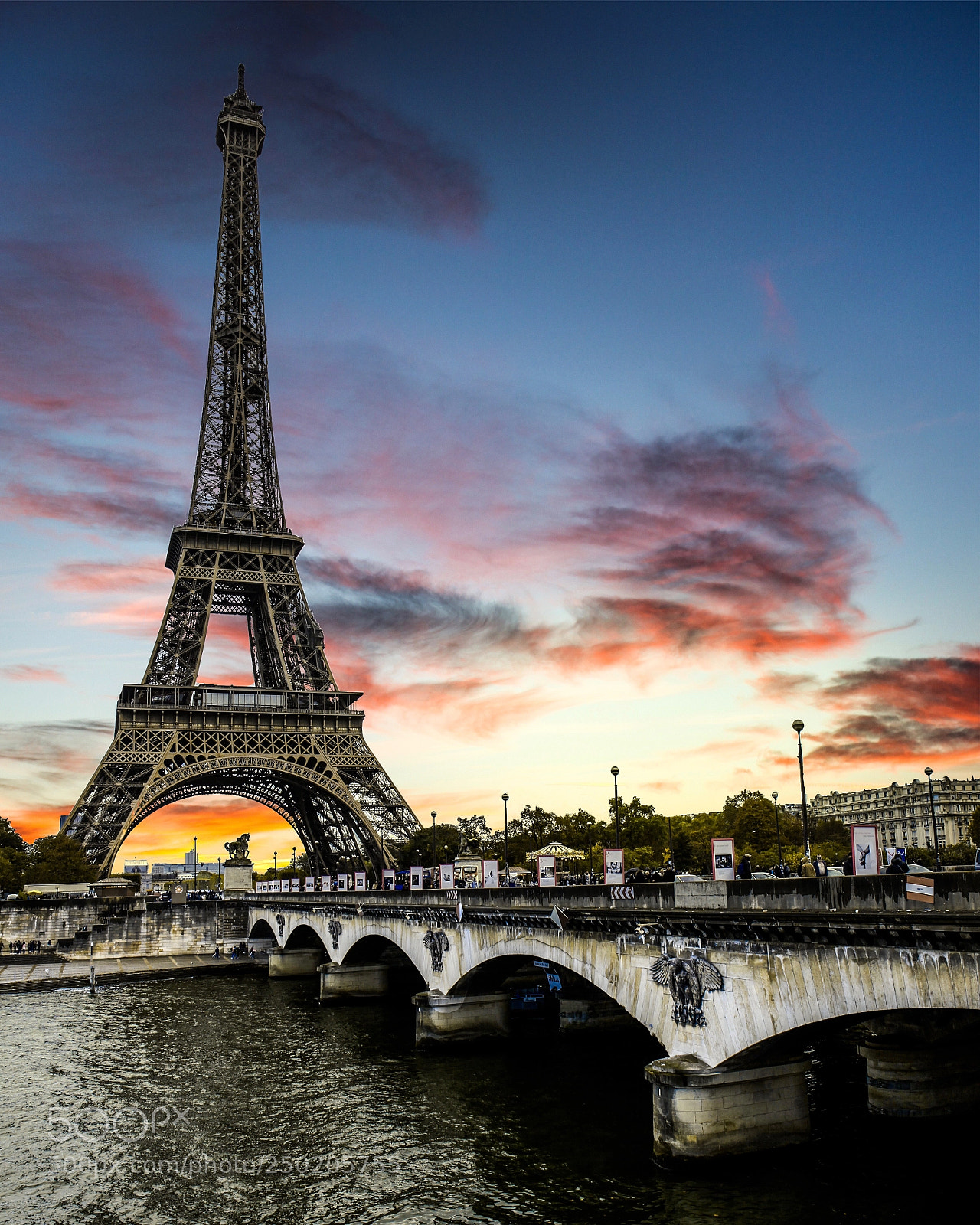 Canon EOS 5D Mark II sample photo. Sunset in paris with photography