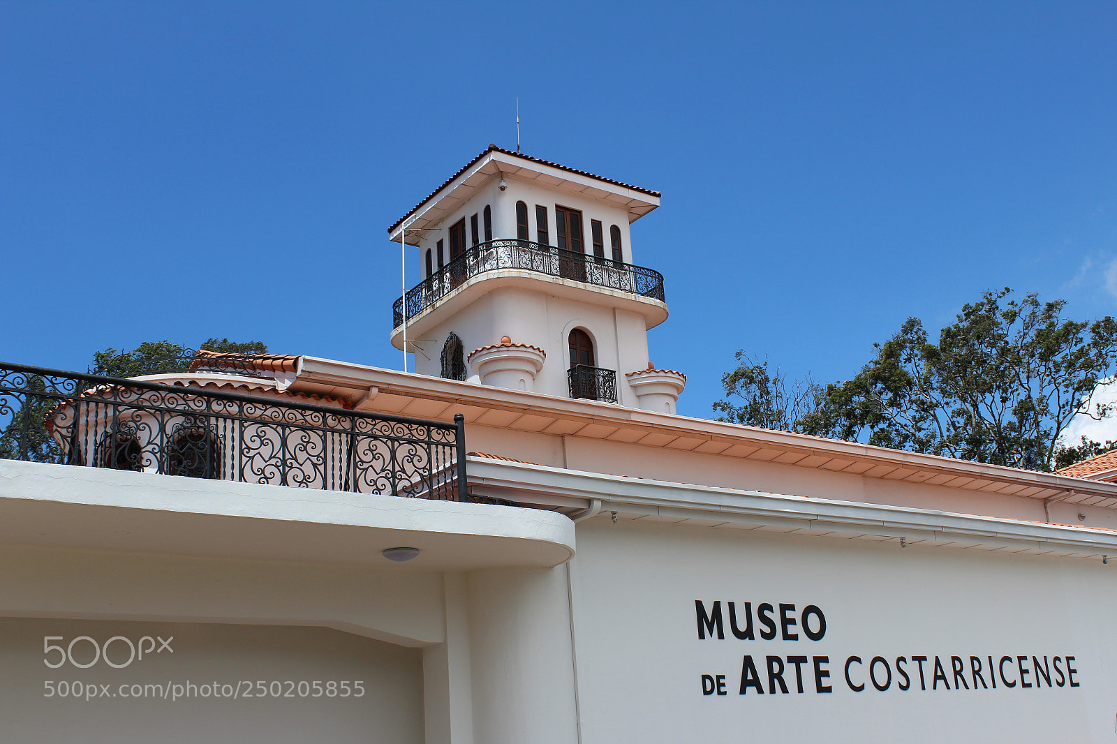 Canon EOS 1300D (EOS Rebel T6 / EOS Kiss X80) sample photo. Museo de arte en photography