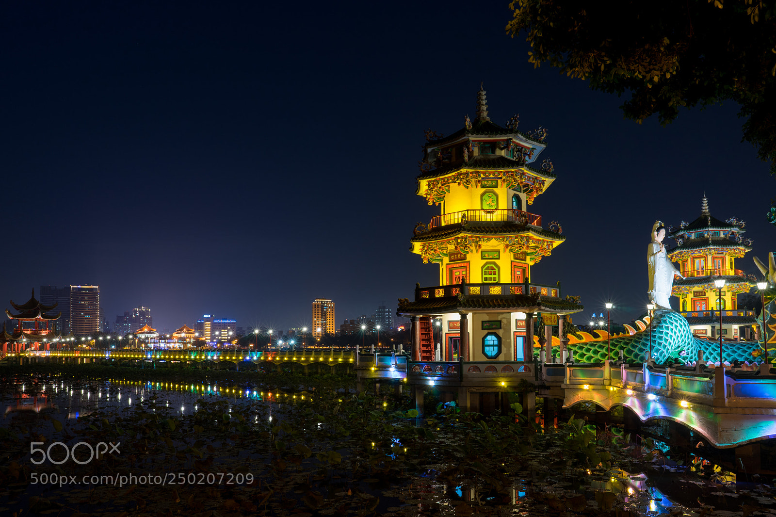 Sony a7 sample photo. Sleeping temple photography