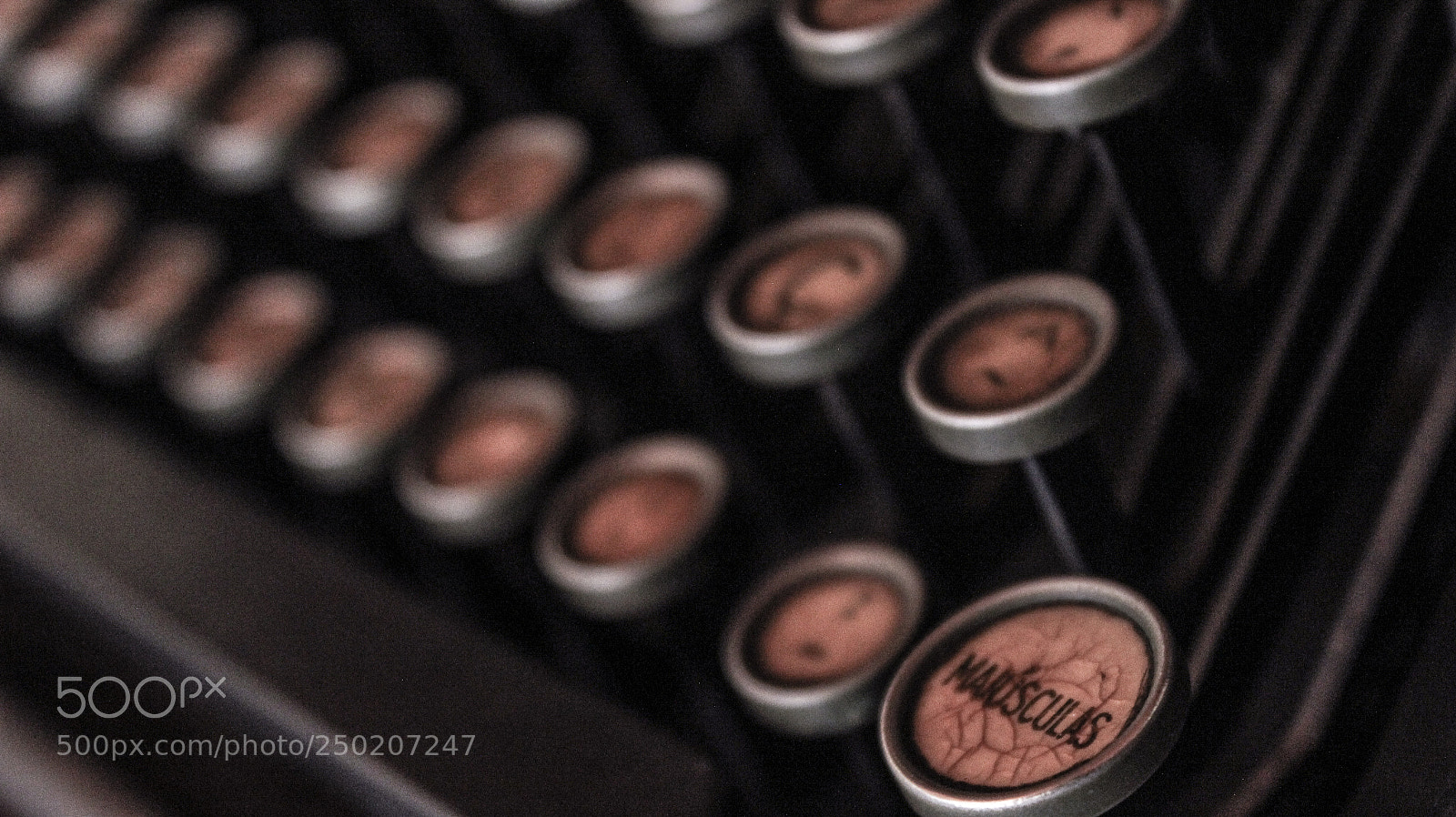 Canon EOS 600D (Rebel EOS T3i / EOS Kiss X5) sample photo. Typewriter photography