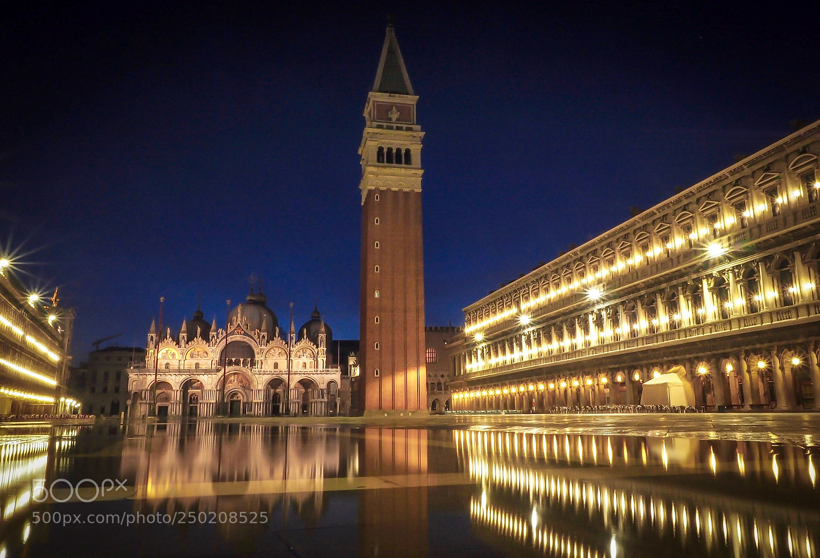 Olympus OM-D E-M10 sample photo. Piazza san marco covered photography