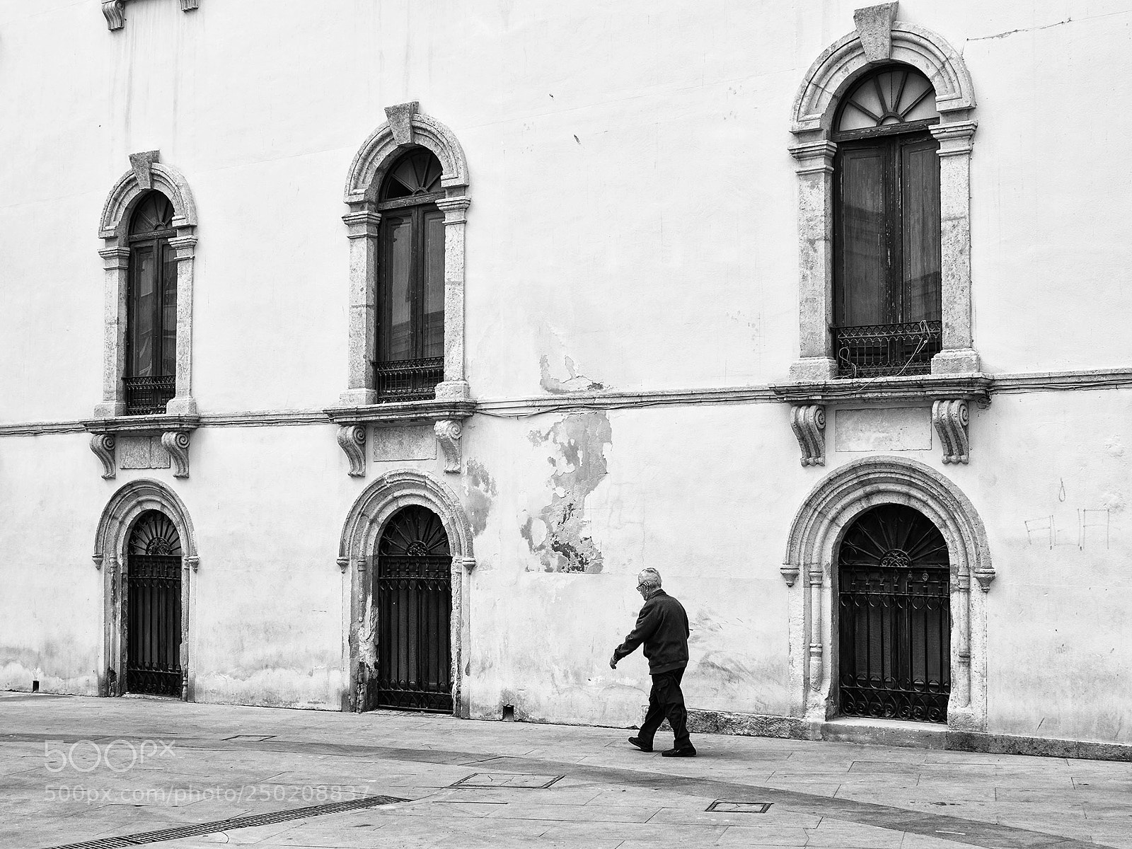 Olympus OM-D E-M1 sample photo. Windows, escuela de arte photography
