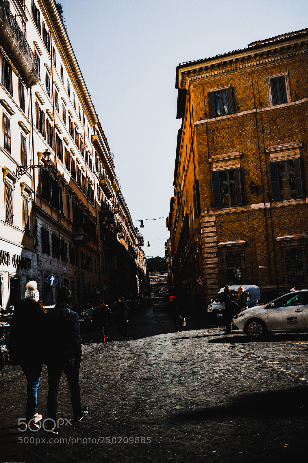 Canon EOS 200D (EOS Rebel SL2 / EOS Kiss X9) sample photo. City life in rome photography