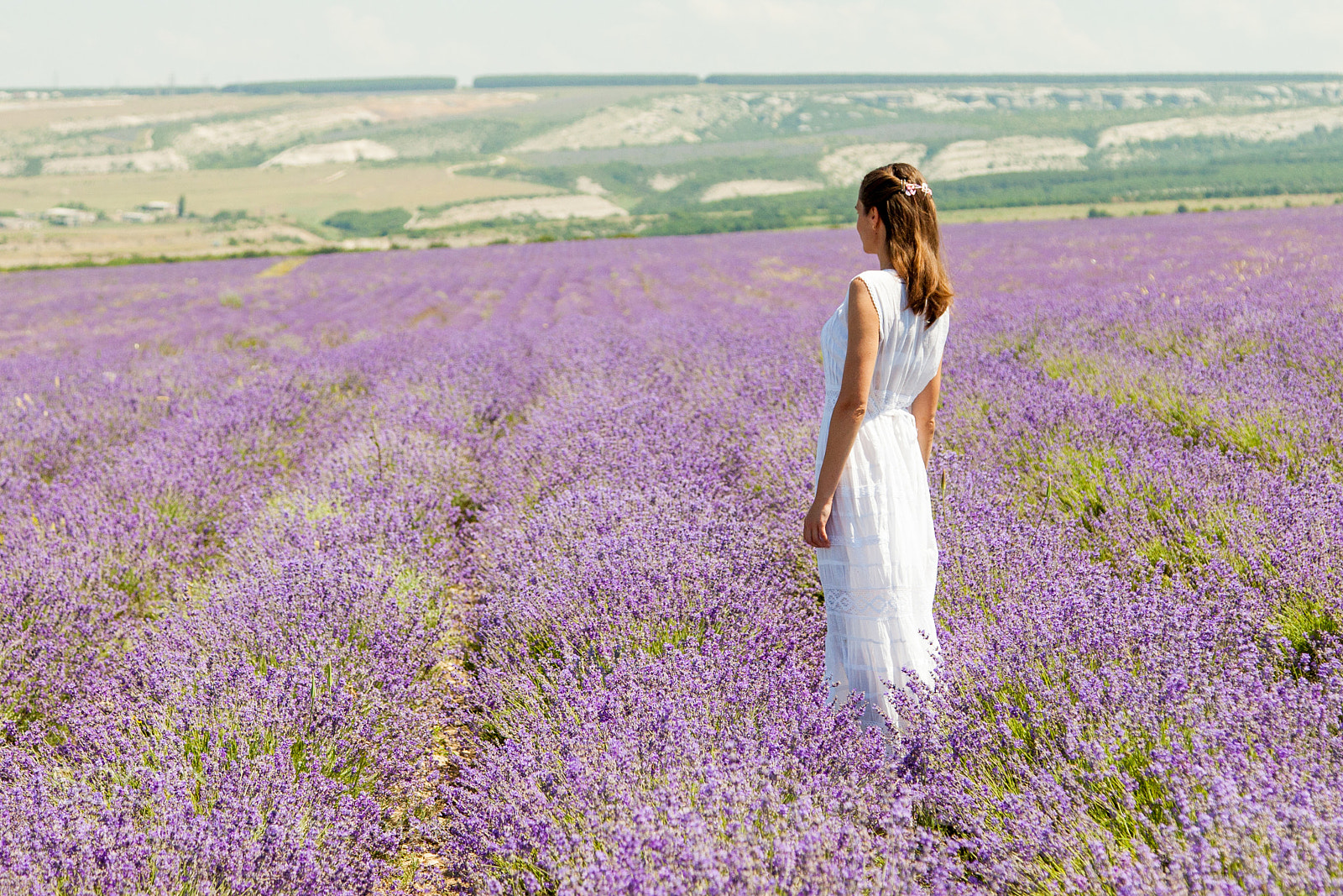 Canon EOS 5D Mark II sample photo. A girl is walking photography