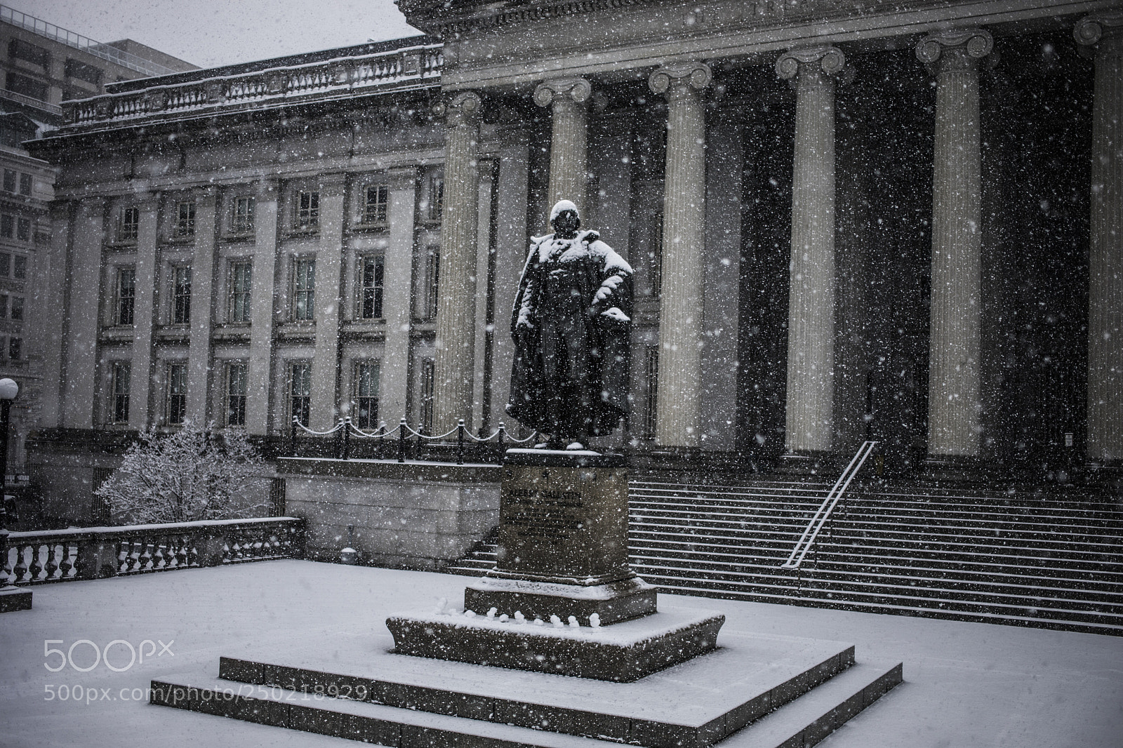 Canon EOS 5D Mark IV sample photo. Snow day in dc photography