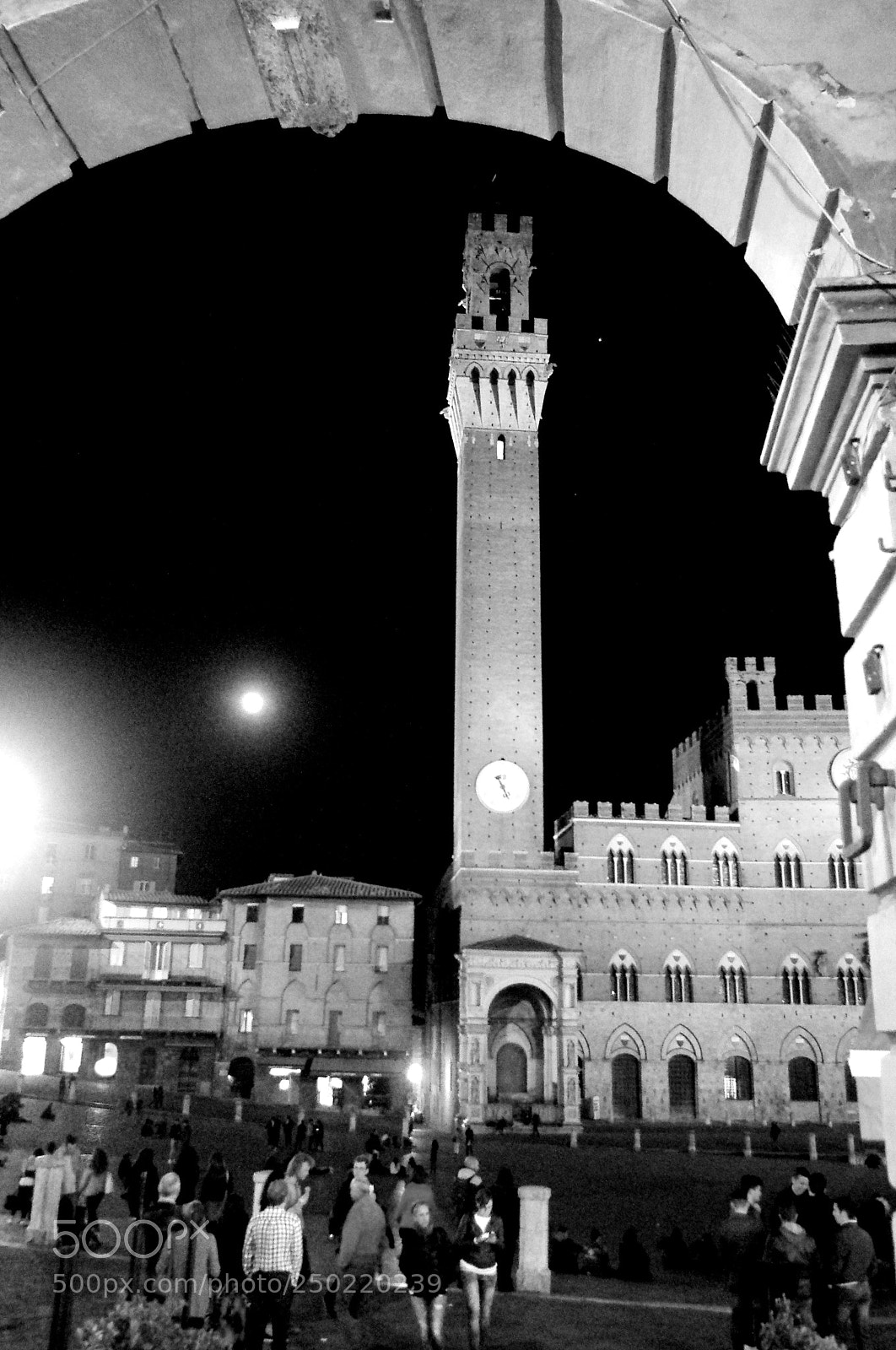Pentax K-r sample photo. Siena by night photography